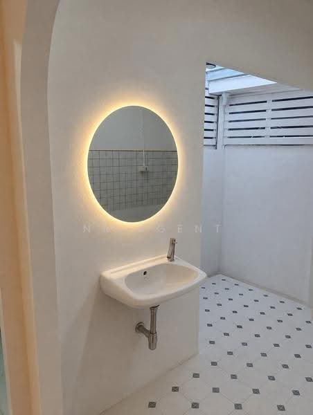 ขายทาวน์เฮาส์ ย่านจรัญสนิทวงศ์ 37, Bangkok, Bang Khun Sri, Bangkok Noi, Bangkok, 2 Bedrooms, 100 sqm, Townhouse For Sale, by NR AGENT, 500617856 - DDproperty.com