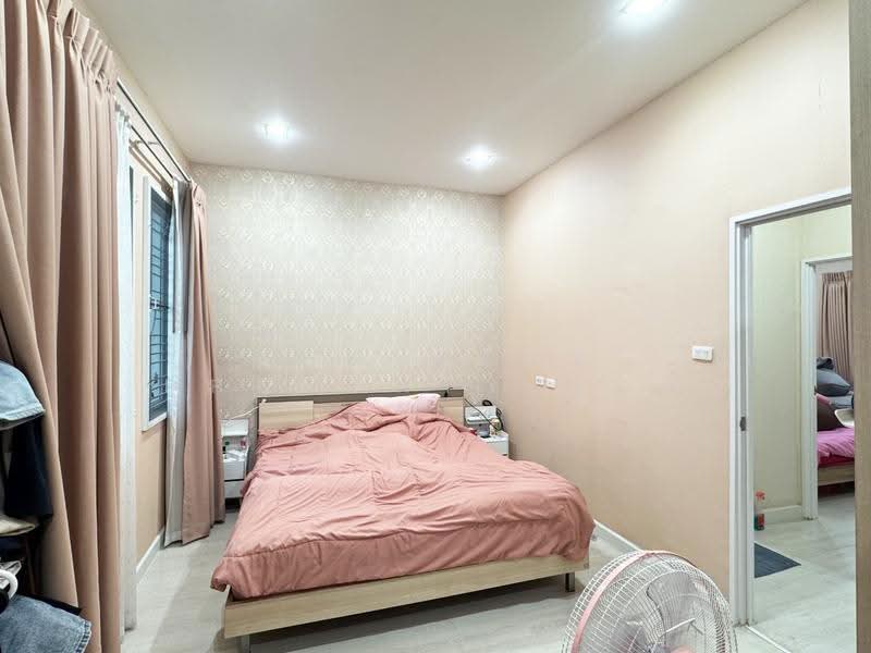 Golden Town Srinakarin-Sukhumvit, Samut Prakan, 133 Moo 4, Bang Mueng, Muang Samut Prakarn, Samut Prakan, 4 Bedrooms, 100 sqm, Townhouse For Sale, by The Best Property แอร์, 500617884 - DDproperty.com