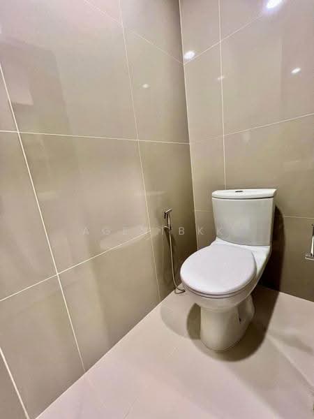 XT Huaikhwang, Bangkok, 244 Ratchadaphisek Road, Huai Khwang, Bangkok, 1 Bedroom, 30 sqm, Condo For Rent, by Agentbkk, 500618041 - DDproperty.com