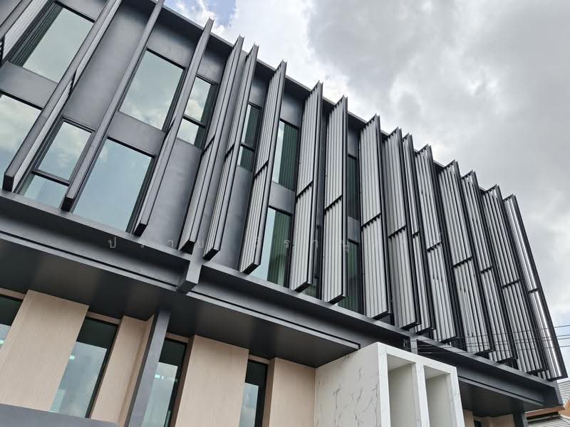 Chok Chai 4, Bangkok, Lat Phrao, Bangkok, 9 Bedrooms, 700 sqm, Townhouse For Sale, by Praab Thiranusorn, 500618074 - DDproperty.com