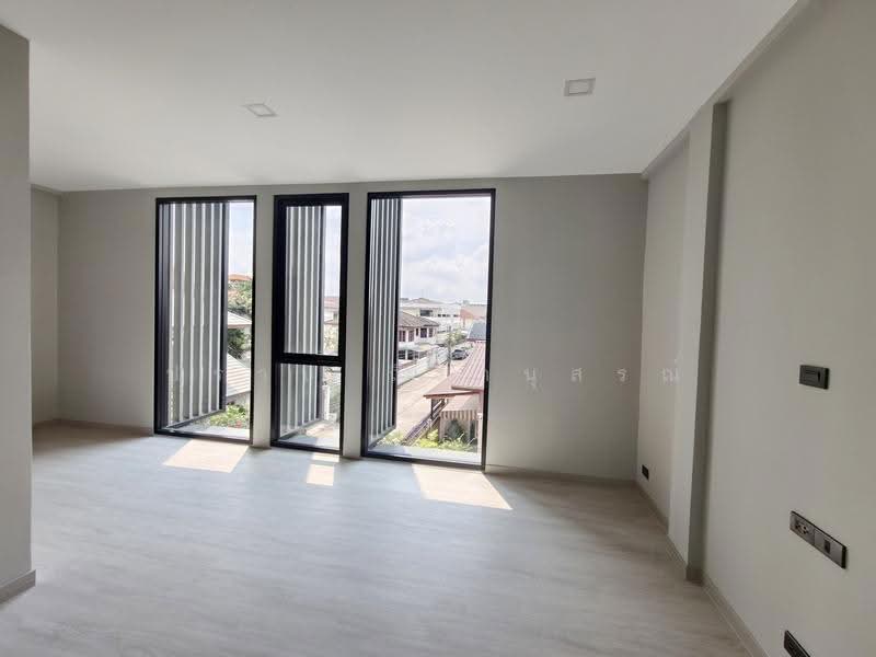 Chok Chai 4, Bangkok, Lat Phrao, Bangkok, 9 Bedrooms, 700 sqm, Townhouse For Sale, by Praab Thiranusorn, 500618074 - DDproperty.com