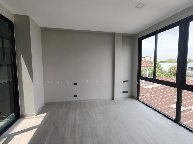 Chok Chai 4, Bangkok, Lat Phrao, Bangkok, 9 Bedrooms, 700 sqm, Townhouse For Sale, by Praab Thiranusorn, 500618074 - DDproperty.com