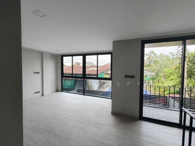 Chok Chai 4, Bangkok, Lat Phrao, Bangkok, 9 Bedrooms, 700 sqm, Townhouse For Sale, by Praab Thiranusorn, 500618074 - DDproperty.com