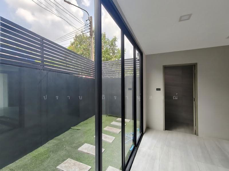Chok Chai 4, Bangkok, Lat Phrao, Bangkok, 9 Bedrooms, 700 sqm, Townhouse For Sale, by Praab Thiranusorn, 500618074 - DDproperty.com
