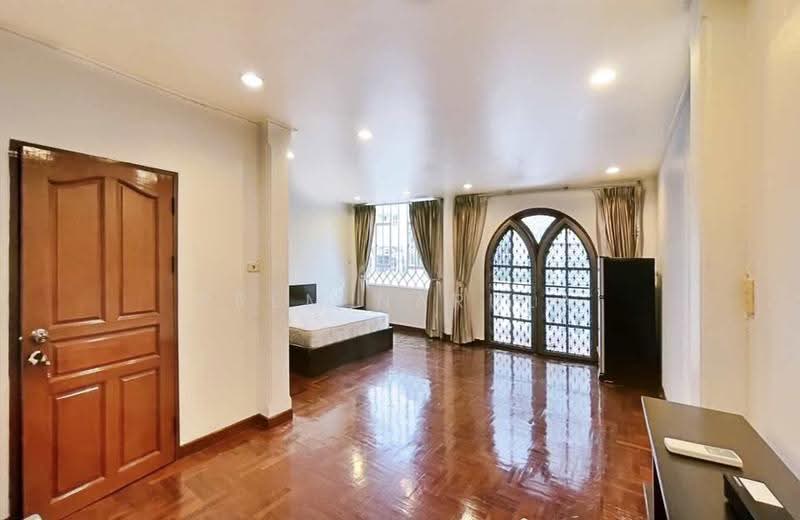 Ekkamai Villas, Bangkok, Khlong Tan Nua, Watthana, Bangkok, 5 Bedrooms, 350 sqm, Townhouse For Sale, by Prem Narula, 500618161 - DDproperty.com