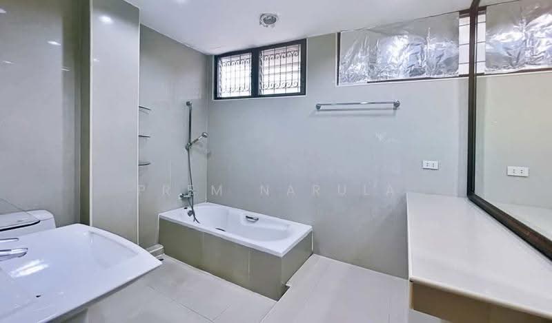 Ekkamai Villas, Bangkok, Khlong Tan Nua, Watthana, Bangkok, 5 Bedrooms, 350 sqm, Townhouse For Sale, by Prem Narula, 500618161 - DDproperty.com