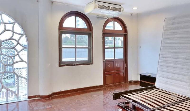 Ekkamai Villas, Bangkok, Khlong Tan Nua, Watthana, Bangkok, 5 Bedrooms, 350 sqm, Townhouse For Sale, by Prem Narula, 500618161 - DDproperty.com