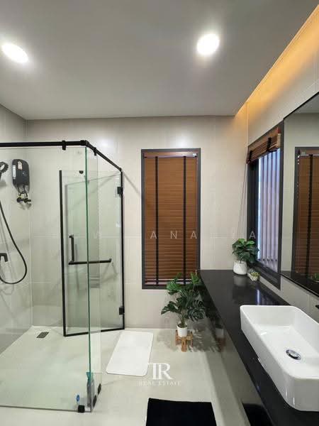 Pool Villa – Sukhumvit 60/1, Bangkok, Bang Chak, Phra Khanong, Bangkok, 3 Bedrooms, 250 sqm, Single Detached House For Rent, by Bow Tananya, 500618287 - DDproperty.com