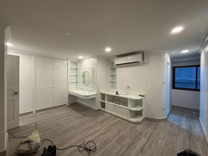 Mitr Mansion, Bangkok, 27 Soi Sukhumvit 31, Khlongtoei Nua, Watthana, Bangkok, 2 Bedrooms, 145 sqm, Condo For Rent, by Bangkok House Living, 500618334 - DDproperty.com