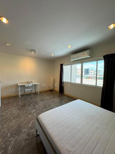 Grand De Ville Srinakarin, Bangkok, Soi Srinakarin 42, Nong Bon, Prawet, Bangkok, 5 Bedrooms, 244 sqm, Townhouse For Rent, by Nikki, 500618353 - DDproperty.com