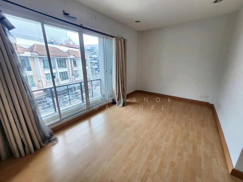 Baan Klang Mueng Ladprao 101, Bangkok, Soi Ladprao 101, Ladprao Road, Khlong Chan, Bang Kapi, Bangkok, 3 Bedrooms, 165 sqm, Townhouse For Sale, by Chekchanok Chuaynual, 500618360 - DDproperty.com