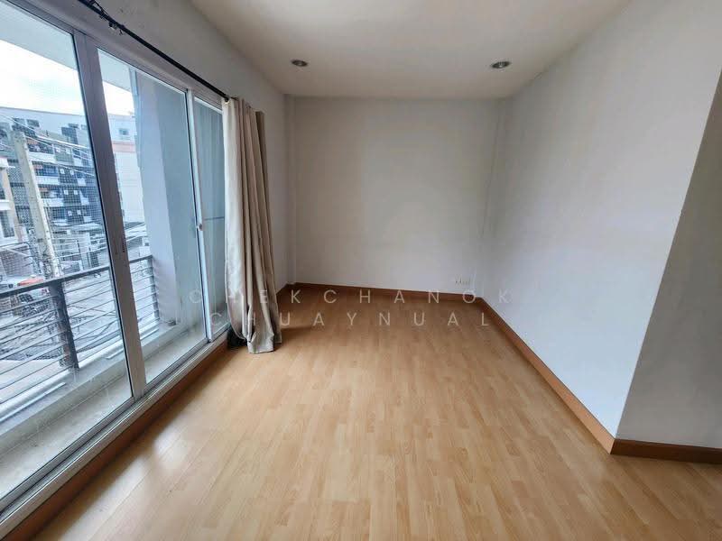 Baan Klang Mueng Ladprao 101, Bangkok, Soi Ladprao 101, Ladprao Road, Khlong Chan, Bang Kapi, Bangkok, 3 Bedrooms, 165 sqm, Townhouse For Sale, by Chekchanok Chuaynual, 500618360 - DDproperty.com