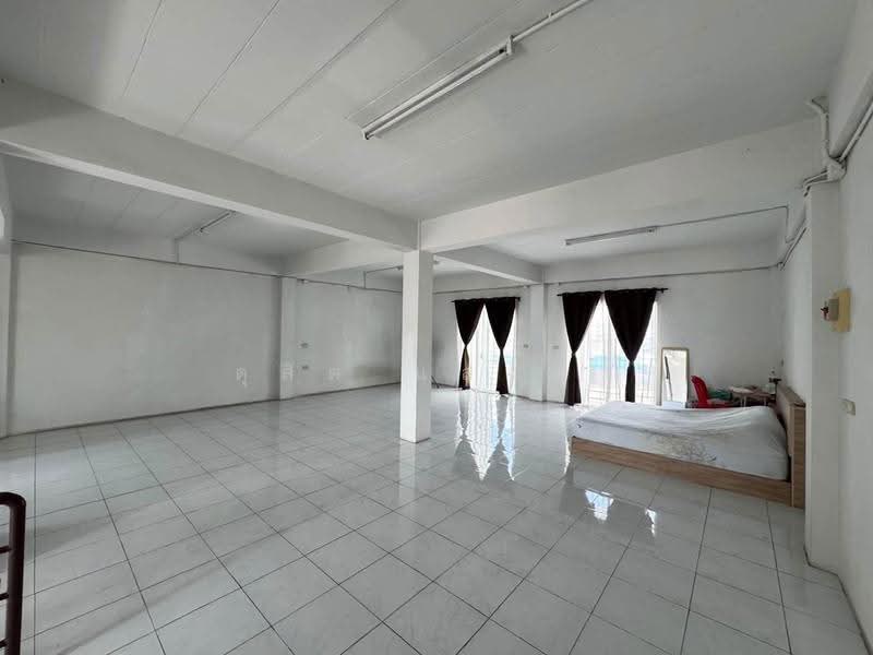 ให้เช่าอาคารพาณิชย์ 2 คูหา 3 ชั้น เครือสหพัฒน์ ศรีราชา, Chon Buri (Pattaya), Bueng, Si Racha, Chon Buri (Pattaya), , 250 sqm, Shophouse For Rent, by Dusit Saengfa, 500618440 - DDproperty.com