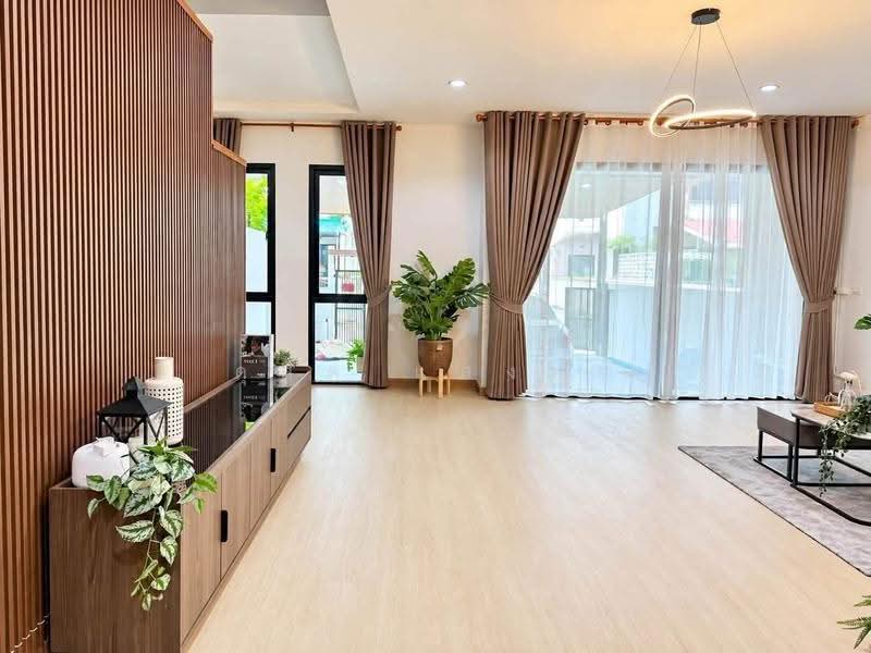 ขายทาวน์โฮมรีโนเวทใหม่ หลังริม ม.สวนเสือปาล์มฮิลล์ สวนเสือ ศรีราชา, Chon Buri (Pattaya), Surasak, Si Racha, Chon Buri (Pattaya), 3 Bedrooms, 100 sqm, Townhouse For Sale, by Dusit Saengfa, 500618484 - DDproperty.com