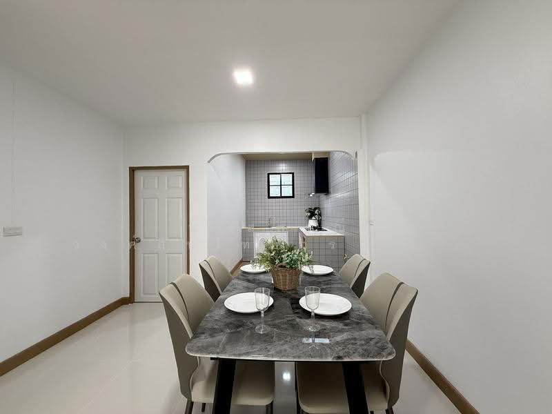 หมู่บ้านรุ่งกิจวิลล่า 11 (ร่มเกล้า ซอย 32) แขวงคลองสามประเวศ เขตลาดกระบัง, Bangkok, ร่มเกล้า32, Khlong Sam Prawet, Lat Krabang, Bangkok, 4 Bedrooms, 88 sqm, Townhouse For Sale, by นภัสศรณ์ วงศ์สินไทยกร (นันท์), 500618524 - DDproperty.com