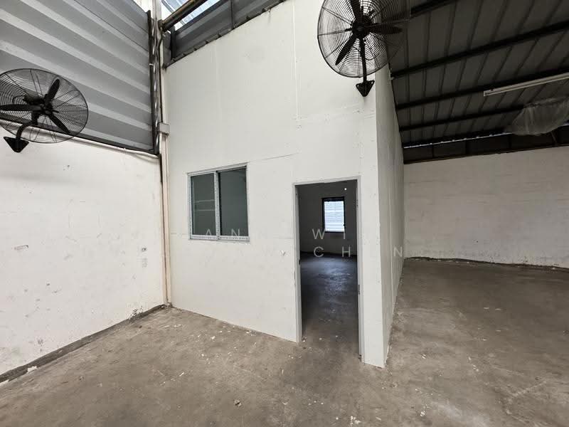 Warehouse for rent, 350 sq.m., in Huai Khwang, Bangkok (JKPBKK1151), Bangkok, Huai Khwang, Bangkok, , 350 sqm, Warehouse/Factory For Rent, by Pannawit Dullayawichenwut, 500618596 - DDproperty.com