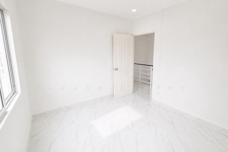 Renovated Townhouse: Pruksa 64/1, Khlong 3, Pathum Thani, Pathum Thani, ถนนเลียบคลองสาม, Khlong Sam, Khlong Luang, Pathum Thani, 4 Bedrooms, 136 sqm, Townhouse For Sale, by พิมพ์นภัส ภูธนภัทร, 500618735 - DDproperty.com