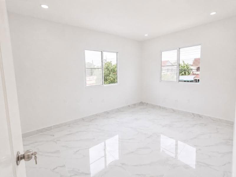 Renovated Townhouse: Pruksa 64/1, Khlong 3, Pathum Thani, Pathum Thani, ถนนเลียบคลองสาม, Khlong Sam, Khlong Luang, Pathum Thani, 4 Bedrooms, 136 sqm, Townhouse For Sale, by พิมพ์นภัส ภูธนภัทร, 500618735 - DDproperty.com
