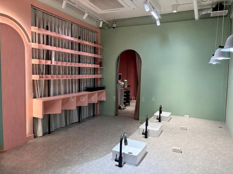 Urgent Lease Takeover! Minimalist-style hair salon + nail zone near BTS On Nut, Bangkok, Phra Kanong Nua, Watthana, Bangkok, , 172 sqm, Business For Sale, by Agent Pla, 500618813 - DDproperty.com