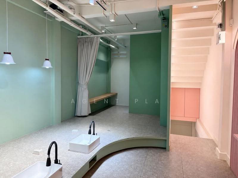 Urgent Lease Takeover! Minimalist-style hair salon + nail zone near BTS On Nut, Bangkok, Phra Kanong Nua, Watthana, Bangkok, , 172 sqm, Business For Sale, by Agent Pla, 500618813 - DDproperty.com