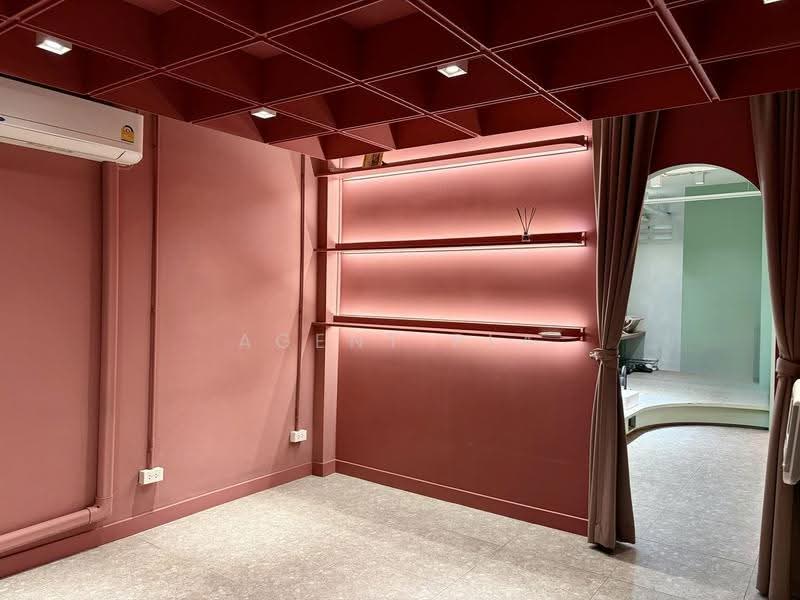 Urgent Lease Takeover! Minimalist-style hair salon + nail zone near BTS On Nut, Bangkok, Phra Kanong Nua, Watthana, Bangkok, , 172 sqm, Business For Sale, by Agent Pla, 500618813 - DDproperty.com