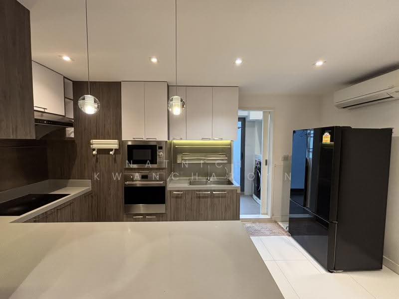 Royal Castle Sukhumvit, Bangkok, 30 Soi Sukhumvit 39, Khlongtoei Nua, Watthana, Bangkok, 3 Bedrooms, 190 sqm, Condo For Rent, by Natnicha Kwancharoen, 500618867 - DDproperty.com
