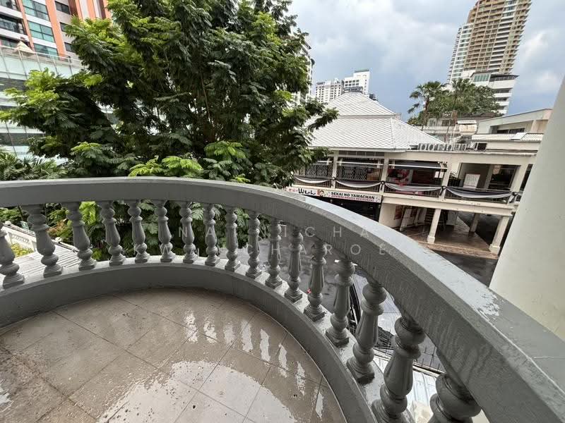 Royal Castle Sukhumvit, Bangkok, 30 Soi Sukhumvit 39, Khlongtoei Nua, Watthana, Bangkok, 3 Bedrooms, 190 sqm, Condo For Rent, by Natnicha Kwancharoen, 500618867 - DDproperty.com