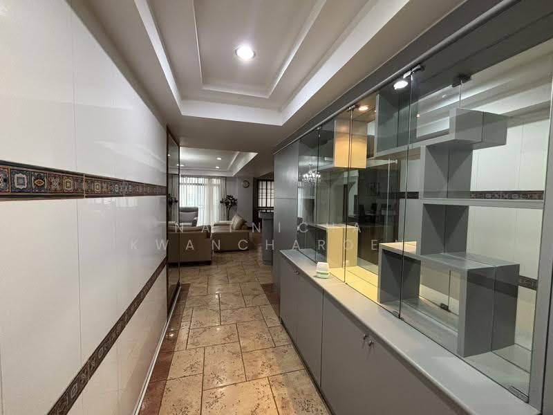 Royal Castle Sukhumvit, Bangkok, 30 Soi Sukhumvit 39, Khlongtoei Nua, Watthana, Bangkok, 3 Bedrooms, 160 sqm, Condo For Rent, by Natnicha Kwancharoen, 500618904 - DDproperty.com