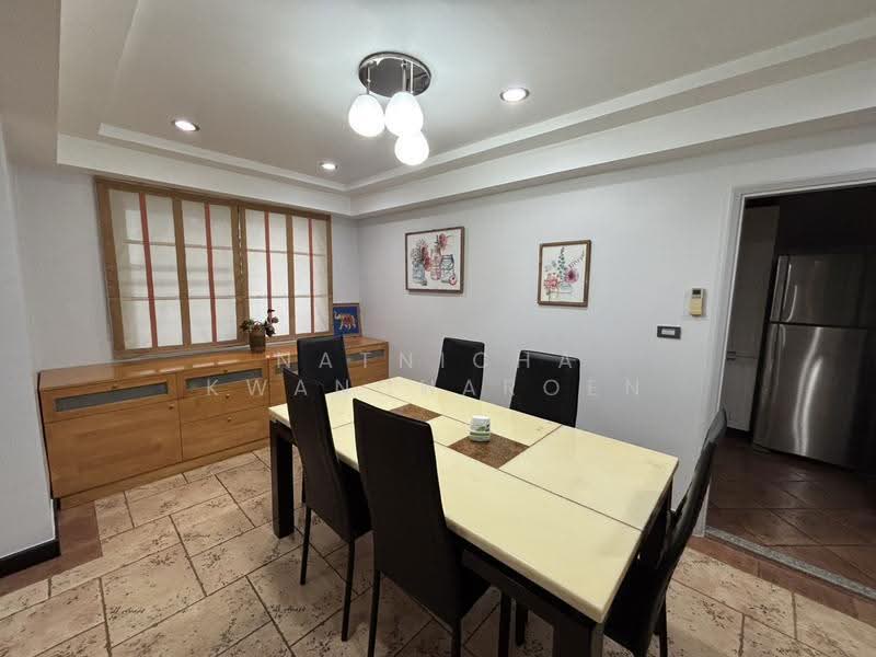 Royal Castle Sukhumvit, Bangkok, 30 Soi Sukhumvit 39, Khlongtoei Nua, Watthana, Bangkok, 3 Bedrooms, 160 sqm, Condo For Rent, by Natnicha Kwancharoen, 500618904 - DDproperty.com