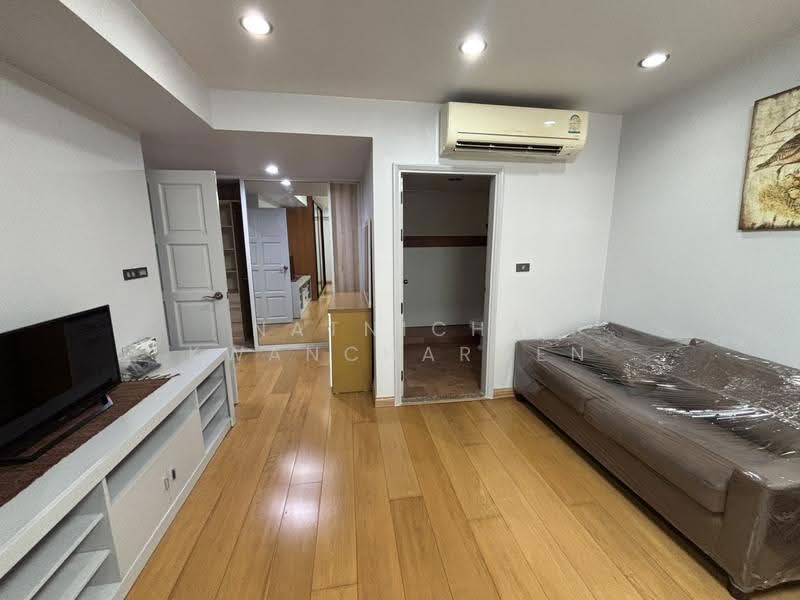 Royal Castle Sukhumvit, Bangkok, 30 Soi Sukhumvit 39, Khlongtoei Nua, Watthana, Bangkok, 3 Bedrooms, 160 sqm, Condo For Rent, by Natnicha Kwancharoen, 500618904 - DDproperty.com