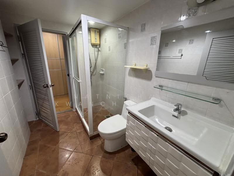 Royal Castle Sukhumvit, Bangkok, 30 Soi Sukhumvit 39, Khlongtoei Nua, Watthana, Bangkok, 3 Bedrooms, 160 sqm, Condo For Rent, by Natnicha Kwancharoen, 500618904 - DDproperty.com