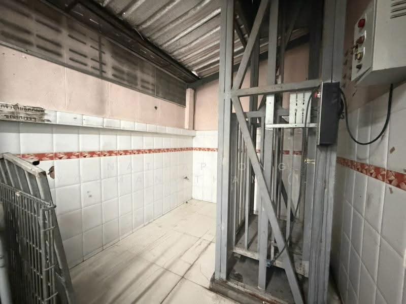 Land with a 5-Story Residential Building and a 2-Story Residential House, Bangkok, ซอยจรัญสนิทวงศ์ 97, Bang O, Bang Phlat, Bangkok, , 1,120 sqm, Shophouse For Sale, by NATTAPHONG Yodmanotham (K. Book), 500619568 - DDproperty.com