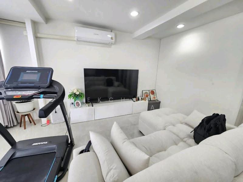 Home Office 5 ชั้น ติด MRT บางแค ที่ดิน19ตรวา. พื้นที่ใช้สอย 380ตรม. 4ห้องนอน 4ห้องน้ำ ขายเพียง 10.5, Bangkok, Bang Khae, Bangkok, , 380 sqm, Shophouse For Sale, by Chekchanok Chuaynual, 500619617 - DDproperty.com