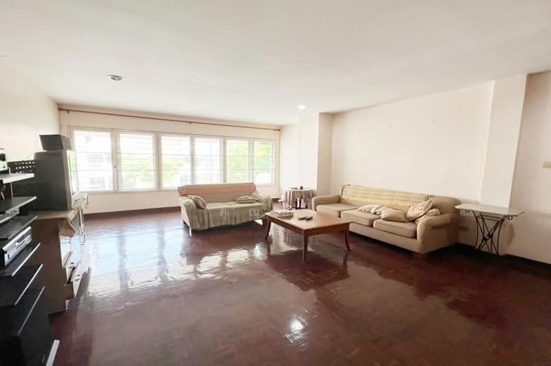 Neppark Villa, Bangkok, 99/106 Prasert Manukit Road, Chorake Bua, Lat Phrao, Bangkok, 4 Bedrooms, 320 sqm, Townhouse For Sale, by คุณบี, 500619637 - DDproperty.com