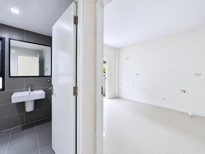 Venue Rama 9, Bangkok, Kanchanaphisek Road, Saphan Sung, Bangkok, 4 Bedrooms, 234 sqm, Single Detached House For Sale, by คุณวิญญุดา เหล่าสันน์, 500619649 - DDproperty.com