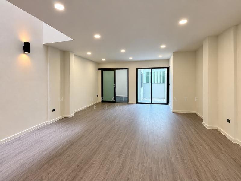 บ้านเดี่ยวรีโนเวท ริต้าเฮาส์ ซอยลาดพร้าว 1, Bangkok, Chatuchak, Bangkok, 3 Bedrooms, 450 sqm, Single Detached House For Sale, by HOME Real Estate Service, 500619787 - DDproperty.com