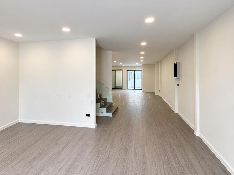 บ้านเดี่ยวรีโนเวท ริต้าเฮาส์ ซอยลาดพร้าว 1, Bangkok, Chatuchak, Bangkok, 3 Bedrooms, 450 sqm, Single Detached House For Sale, by HOME Real Estate Service, 500619787 - DDproperty.com