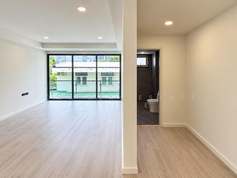 บ้านเดี่ยวรีโนเวท ริต้าเฮาส์ ซอยลาดพร้าว 1, Bangkok, Chatuchak, Bangkok, 3 Bedrooms, 450 sqm, Single Detached House For Sale, by HOME Real Estate Service, 500619787 - DDproperty.com