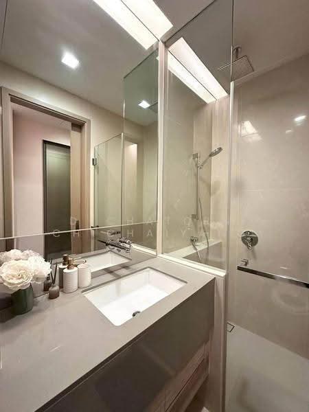 The Esse Asoke, Bangkok, 333 Soi Sukhumvit 21, Sukhumvit Road, Khlongtoei Nua, Watthana, Bangkok, 1 Bedroom, 37 sqm, Condo For Rent, by Dechatorn Chichaiyang, 500619994 - DDproperty.com