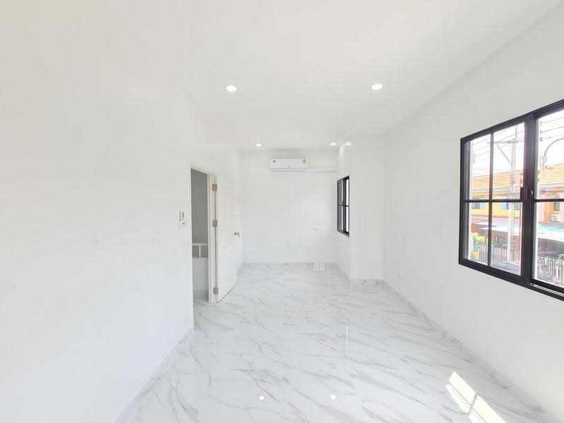 The Palazzetto Klongluang, Pathum Thani, Lieb Khlong 3 Road, Khlong Sam, Khlong Luang, Pathum Thani, 3 Bedrooms, 122 sqm, Townhouse For Sale, by พิมพ์นภัส ภูธนภัทร, 500620032 - DDproperty.com