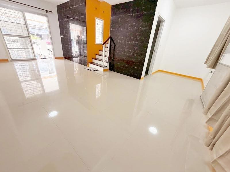 Baan Pruksa 89 Setthakit-Marry School : บ้านพฤกษา 89 เศรษฐกิจ-รร.แมรี่, ชลบุรี, บ้านสวน, เมืองชลบุรี, ชลบุรี, 80 ตร.ม., ทาวน์เฮ้าส์ ให้เช่า, โดย วรัญญา อาชวรัตน์ถาวร, 500620115 - DDproperty.com