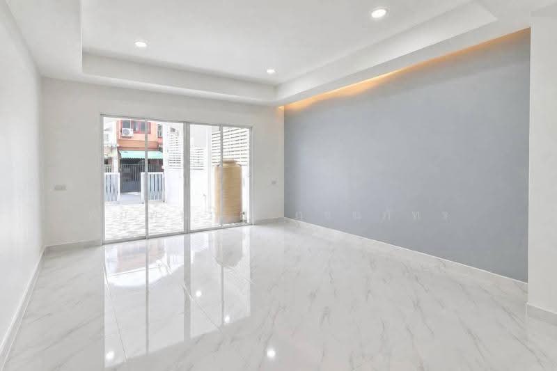 Renovated 3-Storey Townhouse: Nannapat, Don Mueang, Bangkok, Bangkok, ถนนประชาอุทิศ (ทำเลใกล้วัดสีกัน / วัดเวฬุวนาราม), Don Mueang, Bangkok, 4 Bedrooms, 84 sqm, Townhouse For Sale, by พิมพ์นภัส ภูธนภัทร, 500620154 - DDproperty.com