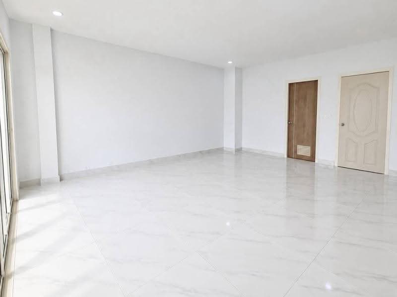Renovated 3-Storey Townhouse: Nannapat, Don Mueang, Bangkok, Bangkok, ถนนประชาอุทิศ (ทำเลใกล้วัดสีกัน / วัดเวฬุวนาราม), Don Mueang, Bangkok, 4 Bedrooms, 84 sqm, Townhouse For Sale, by พิมพ์นภัส ภูธนภัทร, 500620154 - DDproperty.com