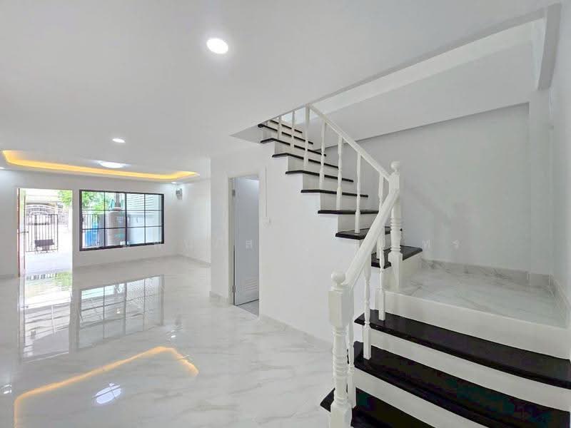 Renovated Townhouse: Erawan, Lam Luk Ka, Pathum Thani, Pathum Thani, ถนนลำลูกกา, Lat Sawai, Lam Luk Ka, Pathum Thani, 2 Bedrooms, 68 sqm, Townhouse For Sale, by พิมพ์นภัส ภูธนภัทร, 500620202 - DDproperty.com