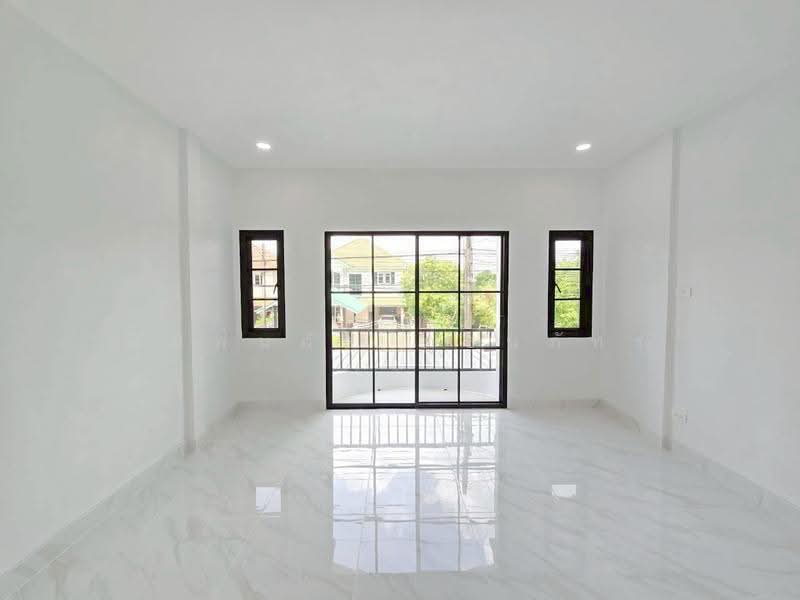 Renovated Townhouse: Erawan, Lam Luk Ka, Pathum Thani, Pathum Thani, ถนนลำลูกกา, Lat Sawai, Lam Luk Ka, Pathum Thani, 2 Bedrooms, 68 sqm, Townhouse For Sale, by พิมพ์นภัส ภูธนภัทร, 500620202 - DDproperty.com
