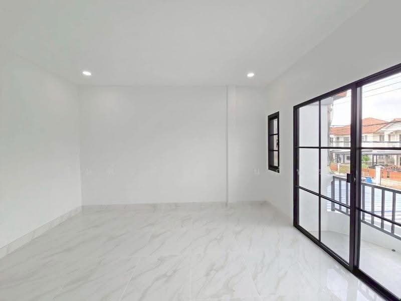 Renovated Townhouse: Erawan, Lam Luk Ka, Pathum Thani, Pathum Thani, ถนนลำลูกกา, Lat Sawai, Lam Luk Ka, Pathum Thani, 2 Bedrooms, 68 sqm, Townhouse For Sale, by พิมพ์นภัส ภูธนภัทร, 500620202 - DDproperty.com