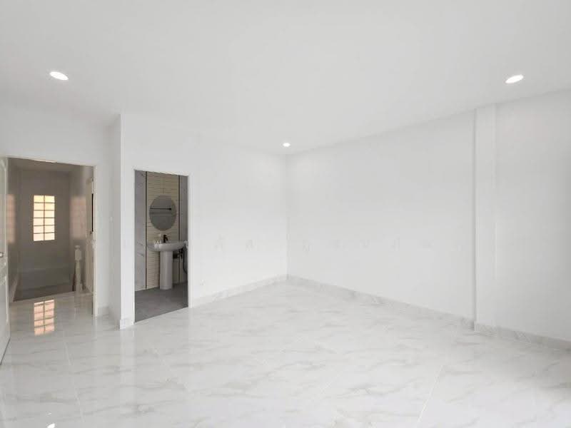 Renovated Townhouse: Erawan, Lam Luk Ka, Pathum Thani, Pathum Thani, ถนนลำลูกกา, Lat Sawai, Lam Luk Ka, Pathum Thani, 2 Bedrooms, 68 sqm, Townhouse For Sale, by พิมพ์นภัส ภูธนภัทร, 500620202 - DDproperty.com