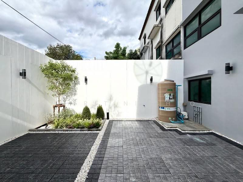 Areeya Mova Kaset-Nawamintr, Bangkok, Soi Moobaan Areeya Mowa, Chorake Bua, Lat Phrao, Bangkok, 3 Bedrooms, 180 sqm, Townhouse For Sale, by Jakkrit Nilchoo, 500620228 - DDproperty.com