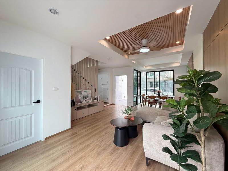 Areeya Mova Kaset-Nawamintr, Bangkok, Soi Moobaan Areeya Mowa, Chorake Bua, Lat Phrao, Bangkok, 3 Bedrooms, 180 sqm, Townhouse For Sale, by Jakkrit Nilchoo, 500620228 - DDproperty.com