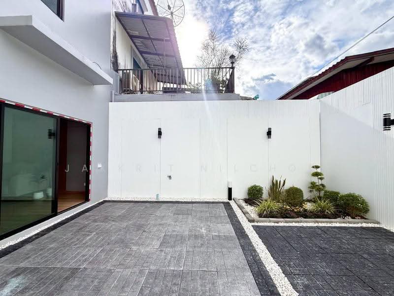 Areeya Mova Kaset-Nawamintr : อารียา โมวา เกษตร-นวมินทร์, กรุงเทพ, ซ. หมู่บ้านอารียา โมวา, จรเข้บัว, ลาดพร้าว, กรุงเทพ, 180 ตร.ม., ทาวน์เฮ้าส์ ขาย, โดย Jakkrit Nilchoo, 500620228 - DDproperty.com